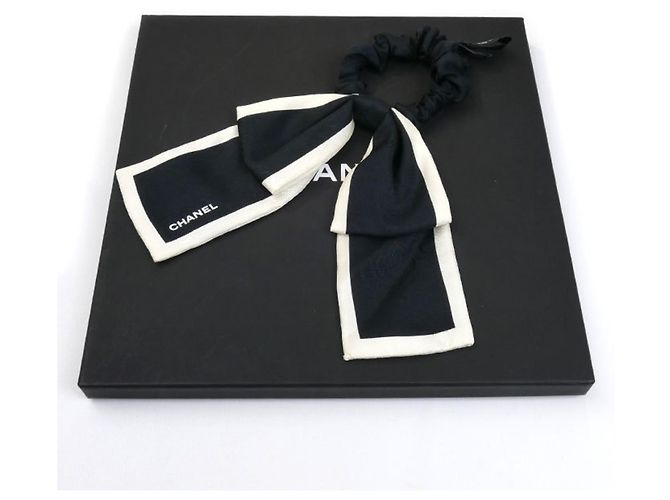 Accesorio para el cabello Scrunchie de seda Chanel Negro Blanco - vista 6
