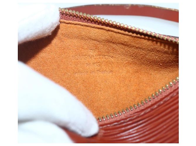 Pochette Soufflot em couro Epi Louis Vuitton Marrom - vista 6