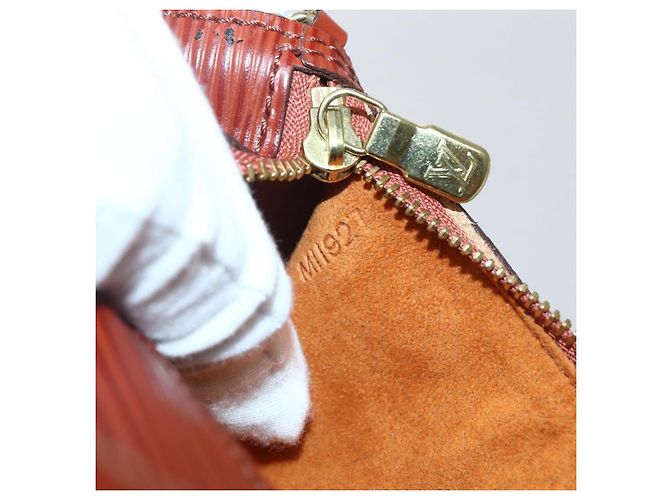 Pochette Soufflot em couro Epi Louis Vuitton Marrom - vista 7