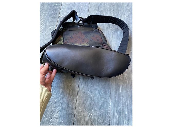 Louis Vuitton Sacs Kaki - vue 7