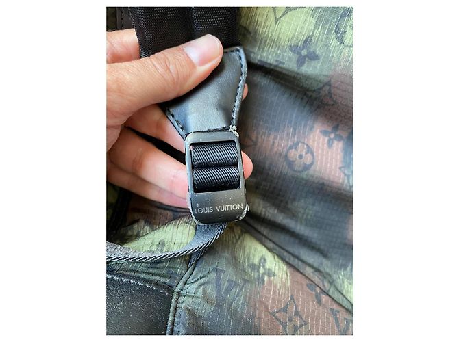 Louis Vuitton Sacs Kaki - vue 8