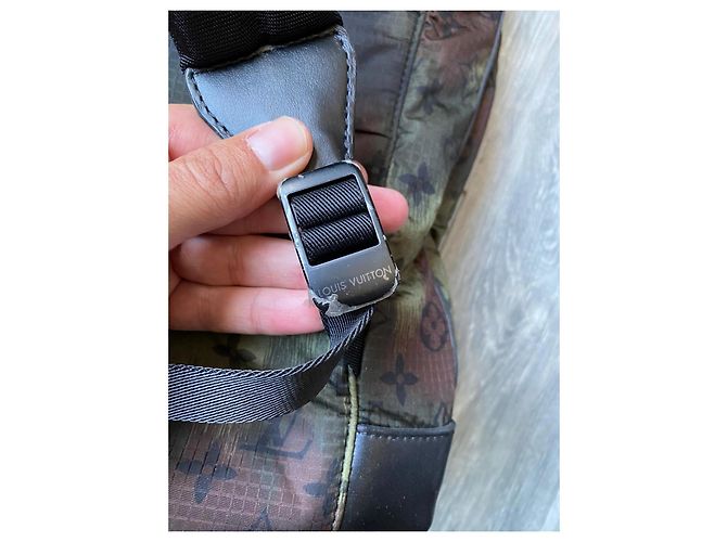 Louis Vuitton Sacs Kaki - vue 9