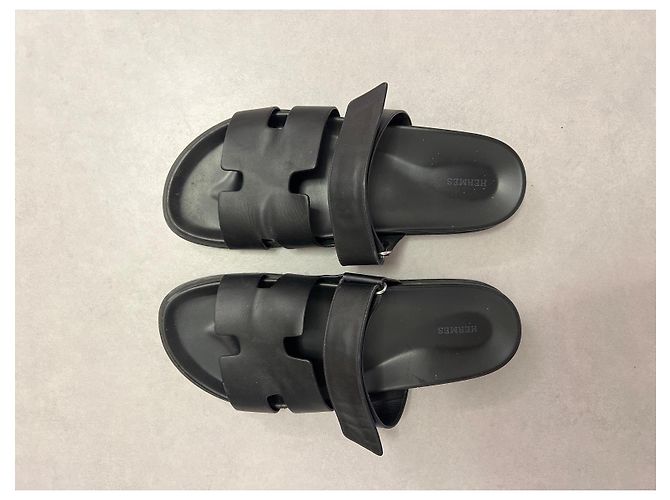 Sandali Hermès Chypre in pelle nera uomo Nero - vista 2