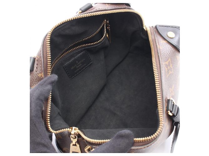 Bolsa Petite Malle Souple Louis Vuitton Marrom Preto Monograma - vista 3