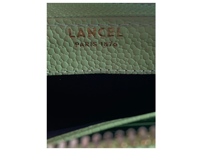 Lancel Portemonnaie aus grünem strukturiertem Leder - Ansicht 10