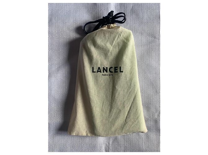 Lancel Portemonnaie aus grünem strukturiertem Leder - Ansicht 11