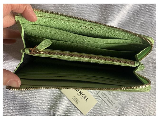 Lancel Portemonnaie aus grünem strukturiertem Leder - Ansicht 9
