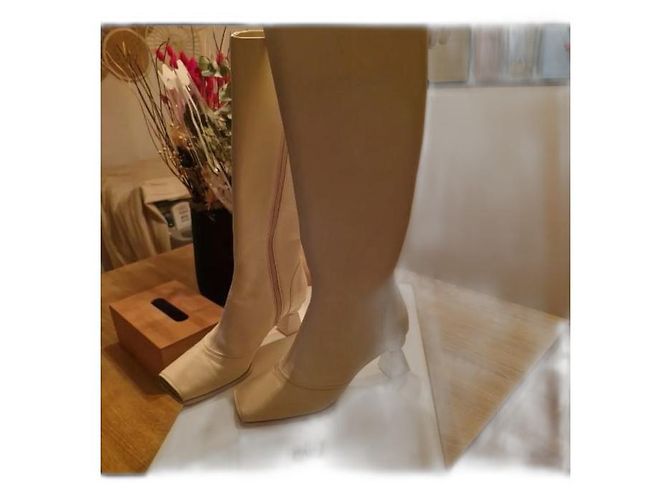 Jacquemus Les Carrés Ronds Lederstiefel Creme Roh - Ansicht 2