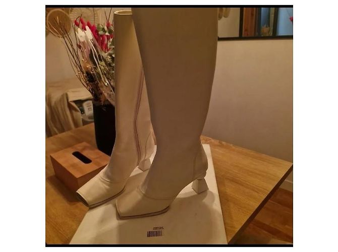 Jacquemus Les Carrés Ronds Lederstiefel Creme Roh - Ansicht 3