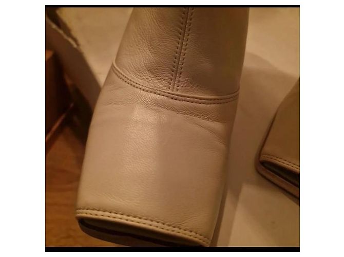 Jacquemus Les Carrés Ronds Lederstiefel Creme Roh - Ansicht 6
