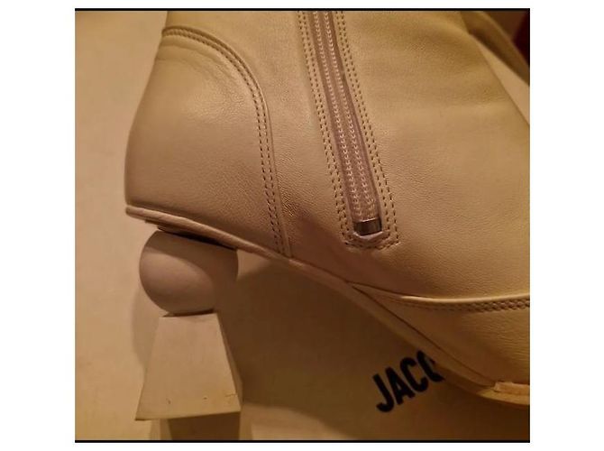 Jacquemus Les Carrés Ronds Lederstiefel Creme Roh - Ansicht 7