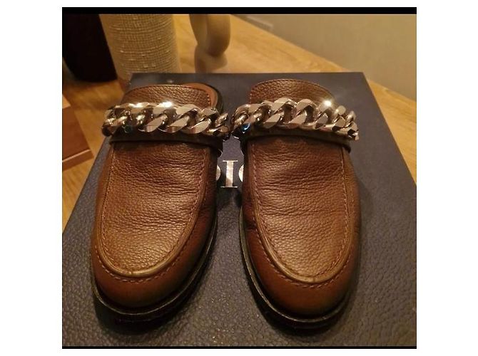 Mule Givenchy in pelle marrone con catena argentata - vista 2