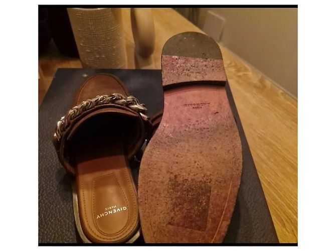Mule Givenchy in pelle marrone con catena argentata - vista 4