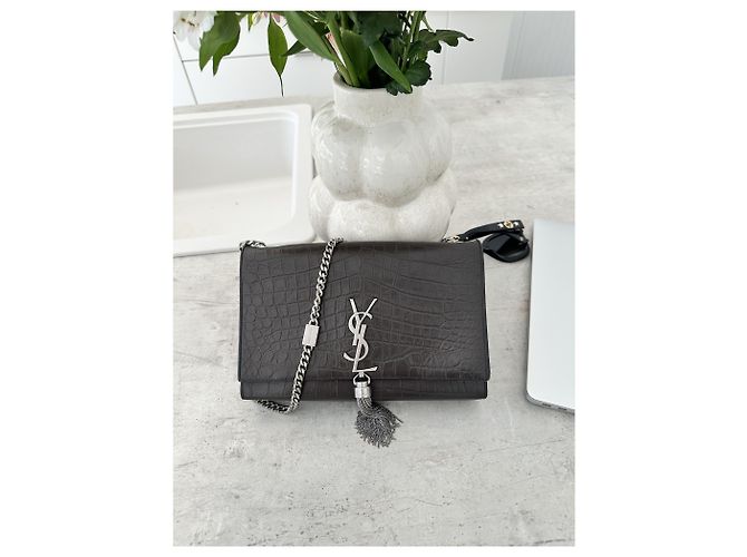 Pompom Kate Borsa Saint Laurent Pompom Pelle Effetto Coccodrillo Marrone Scuro - vista 17