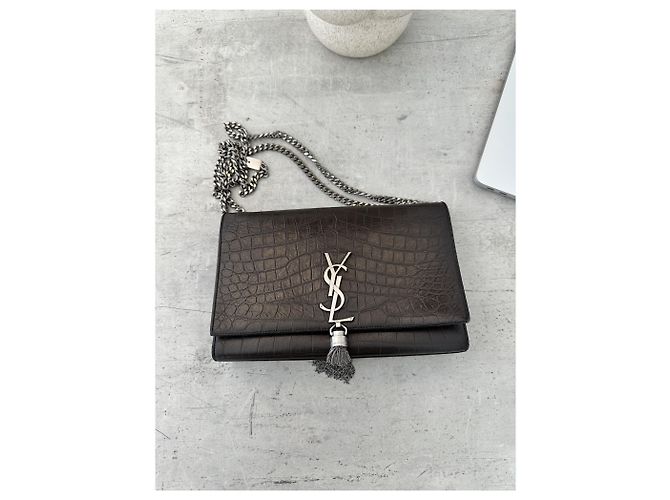 Pompom Kate Borsa Saint Laurent Pompom Pelle Effetto Coccodrillo Marrone Scuro - vista 5