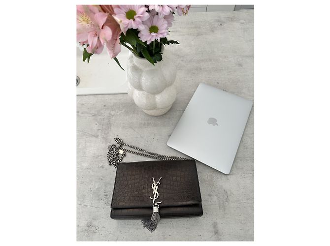 Pompom Kate Borsa Saint Laurent Pompom Pelle Effetto Coccodrillo Marrone Scuro - vista 6