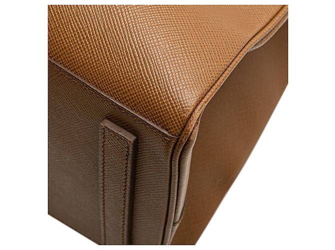 Prada braune Saffiano Lux Doppelgriff Einkaufstasche - Ansicht 10