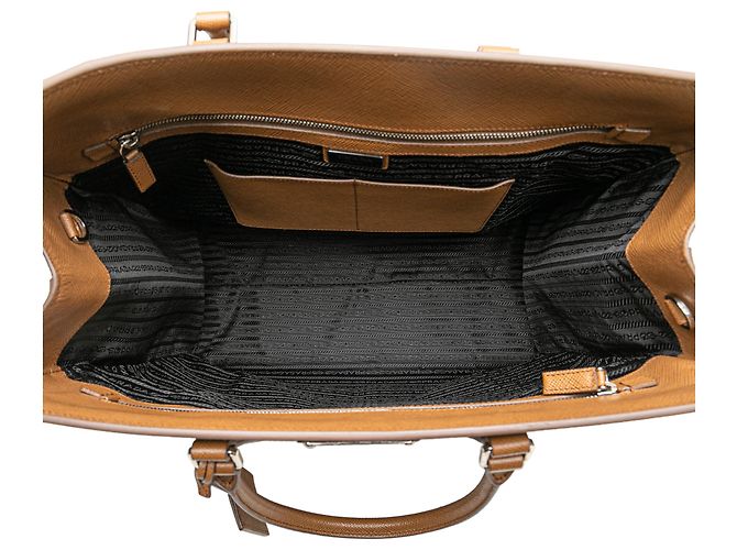 Prada braune Saffiano Lux Doppelgriff Einkaufstasche - Ansicht 4