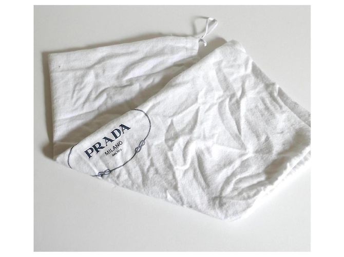 Prada Vintage 2004 Rote Nylon Umhängetasche - Ansicht 10
