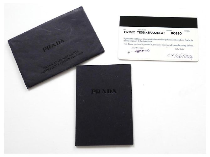 Prada Vintage 2004 Rote Nylon Umhängetasche - Ansicht 11