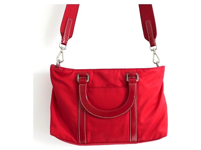 Prada Vintage 2004 Rote Nylon Umhängetasche - Ansicht 4