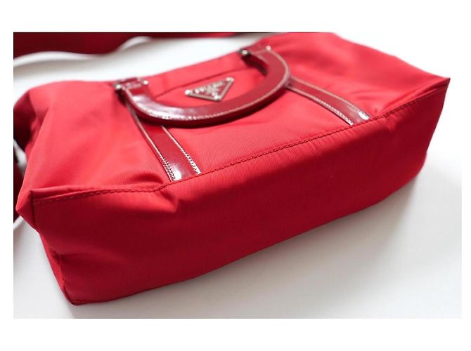 Prada Vintage 2004 Rote Nylon Umhängetasche - Ansicht 5