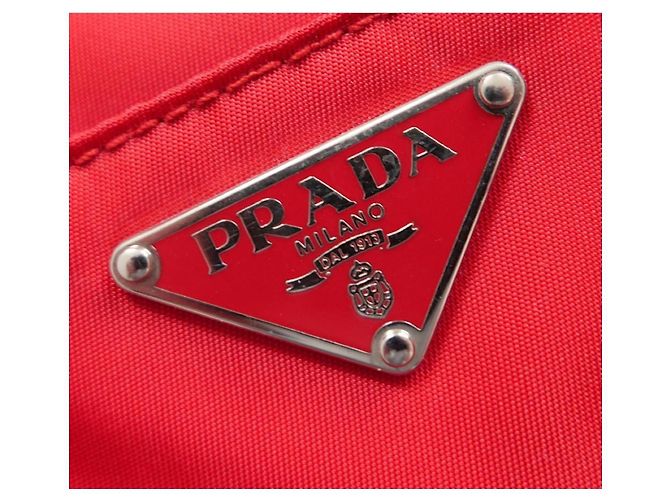 Prada Vintage 2004 Rote Nylon Umhängetasche - Ansicht 6