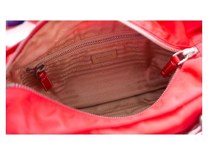 Prada Vintage 2004 Rote Nylon Umhängetasche - Ansicht 8