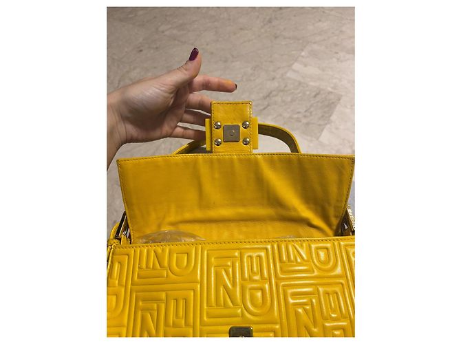 Borsa a mano Fendi Baguette in pelle gialla Giallo - vista 12