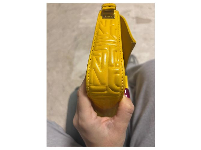 Borsa a mano Fendi Baguette in pelle gialla Giallo - vista 16