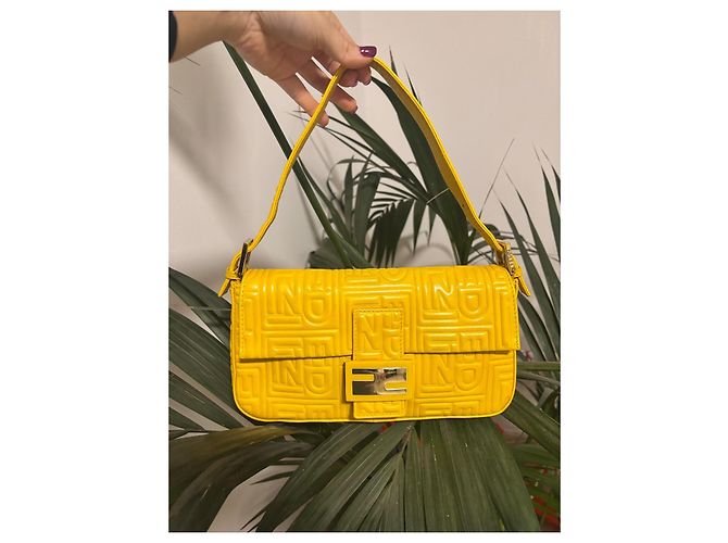 Borsa a mano Fendi Baguette in pelle gialla Giallo - vista 2