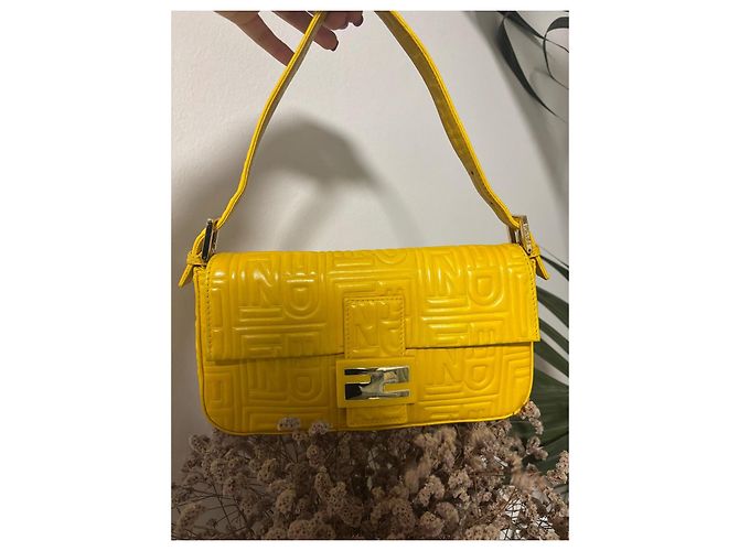 Borsa a mano Fendi Baguette in pelle gialla Giallo - vista 6