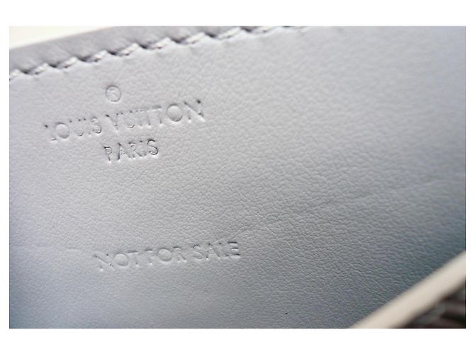 LOUIS VUITTON Porta carte in pelle Epi blu cielo e Etichette per bagagli nuove Blu chiaro - vue 6
