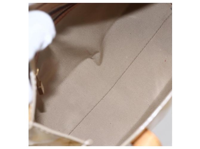 Borsa Reade Monogram Vernis PM di Louis Vuitton Beige - vista 5