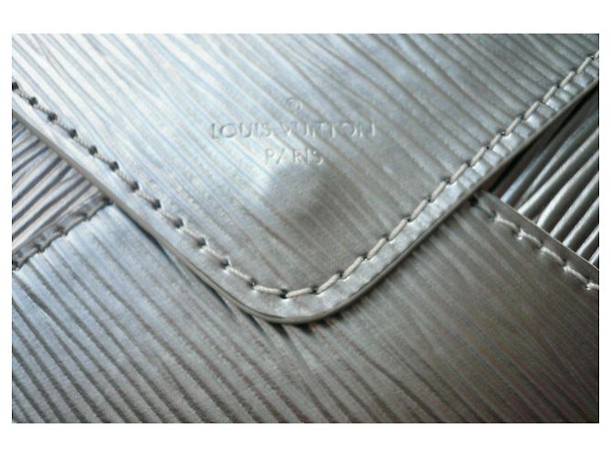 LOUIS VUITTON Pochette in pelle Epi ARGENTO COME NUOVO - vista 3