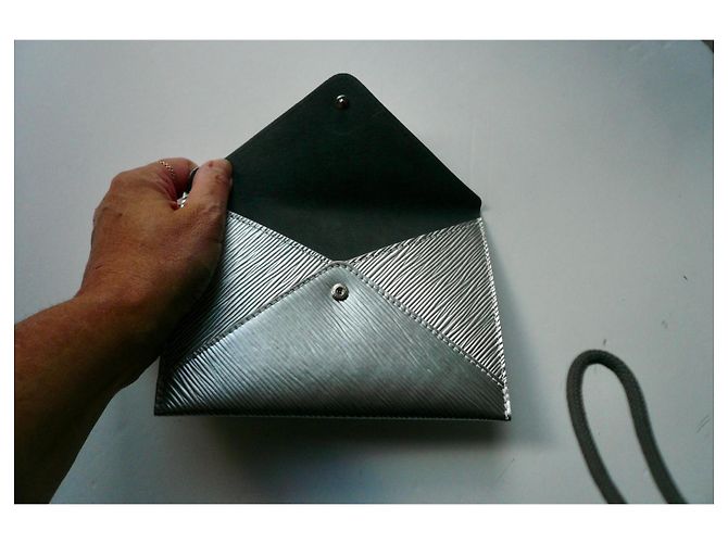 LOUIS VUITTON Pochette in pelle Epi ARGENTO COME NUOVO - vista 4
