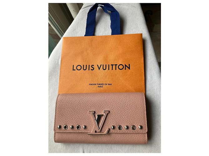 LOUIS VUITTON Capucines Grained Leather Wallet Pink Almost New Condition - view 10
