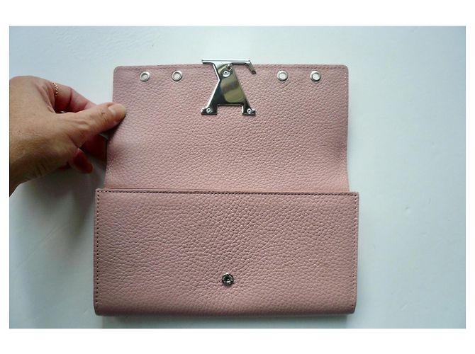 LOUIS VUITTON Capucines Grained Leather Wallet Pink Almost New Condition - view 5