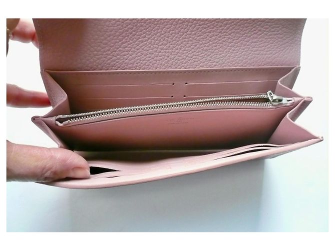 LOUIS VUITTON Capucines Grained Leather Wallet Pink Almost New Condition - view 7