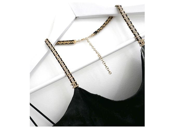 Grau CC Logo Devore Kristall Haltertop Chanel Pre Fall 2022 - Ansicht 3