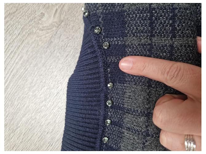 Sandro Karomuster Pullover aus Wolle und Kaschmir V-Ausschnitt Marineblau Dunkelgrün - Ansicht 7