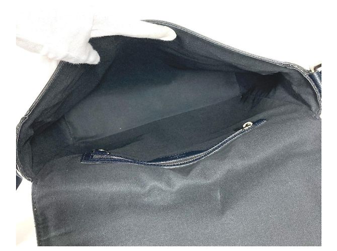 Borsa a tracolla Roman MM in Taiga di Louis Vuitton Blu navy - vista 11