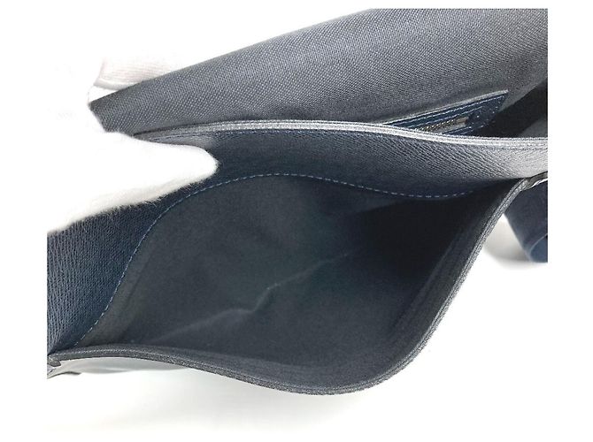 Borsa a tracolla Roman MM in Taiga di Louis Vuitton Blu navy - vista 13