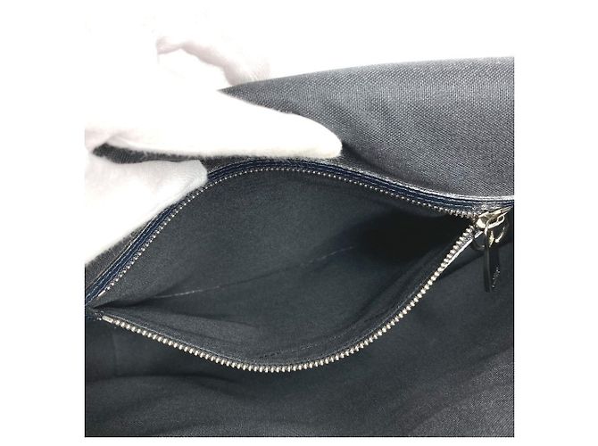 Borsa a tracolla Roman MM in Taiga di Louis Vuitton Blu navy - vista 15