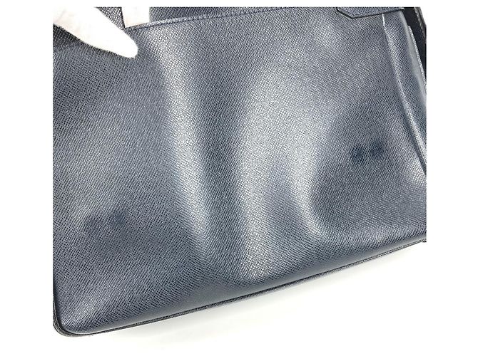 Borsa a tracolla Roman MM in Taiga di Louis Vuitton Blu navy - vista 17