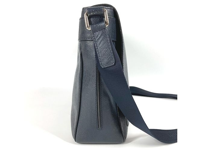 Borsa a tracolla Roman MM in Taiga di Louis Vuitton Blu navy - vista 4