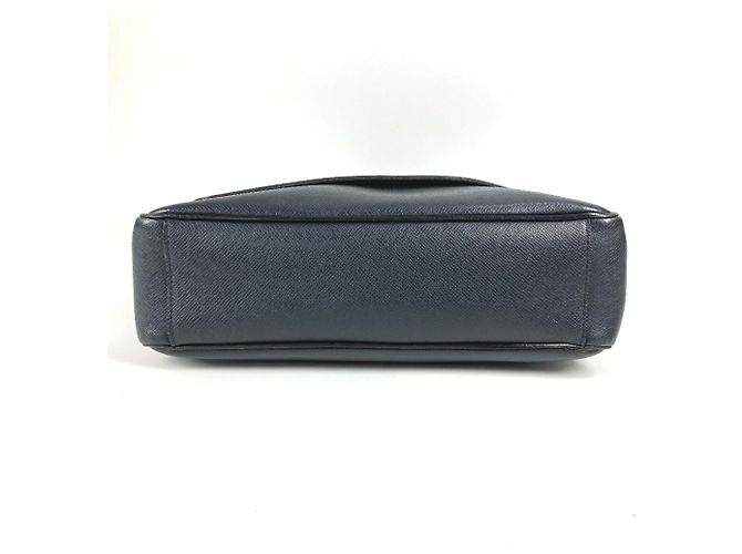 Borsa a tracolla Roman MM in Taiga di Louis Vuitton Blu navy - vista 5