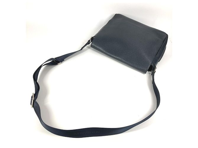 Borsa a tracolla Roman MM in Taiga di Louis Vuitton Blu navy - vista 8