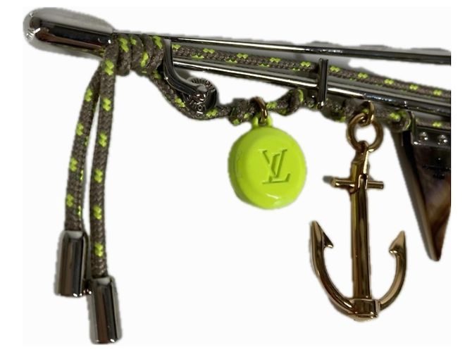 Spilla Pin Logo LV in corda Louis Vuitton Argento Giallo - vista 4