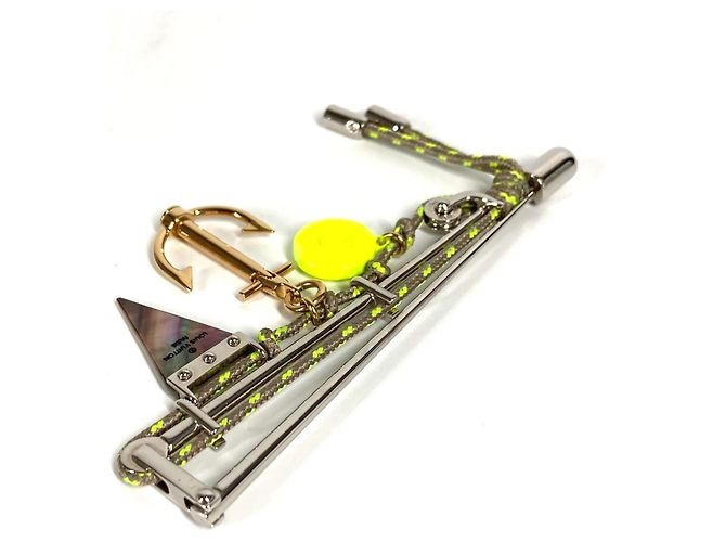 Spilla Pin Logo LV in corda Louis Vuitton Argento Giallo - vista 6
